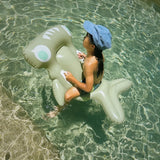 Bouée Géante Requin "Salty the Shark" – SunnyLife