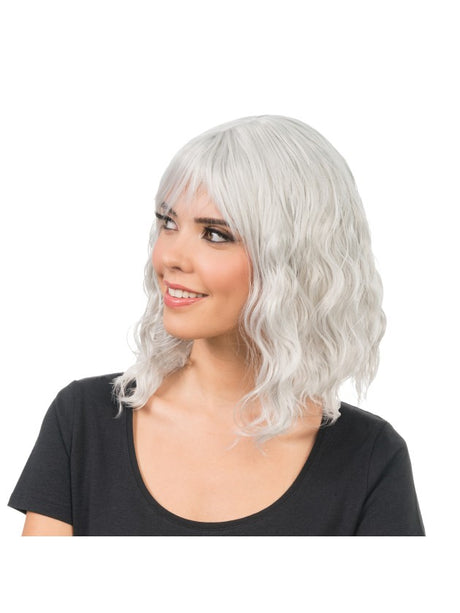 Perruque Courte Ondulée avec Frange – 4 Coloris au Choix pour Soirée Costumée