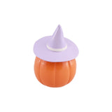 Citrouille Halloween orange à chapeau lilas, vue de dos pour décoration d'Halloween